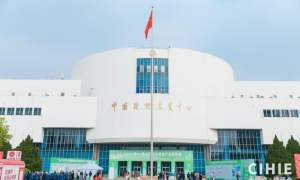 亮相健博会・赋能健康中国｜蒲峪路携佰年脉天然苏打水，以硬核智造与全链代工，定义天然好水新标准